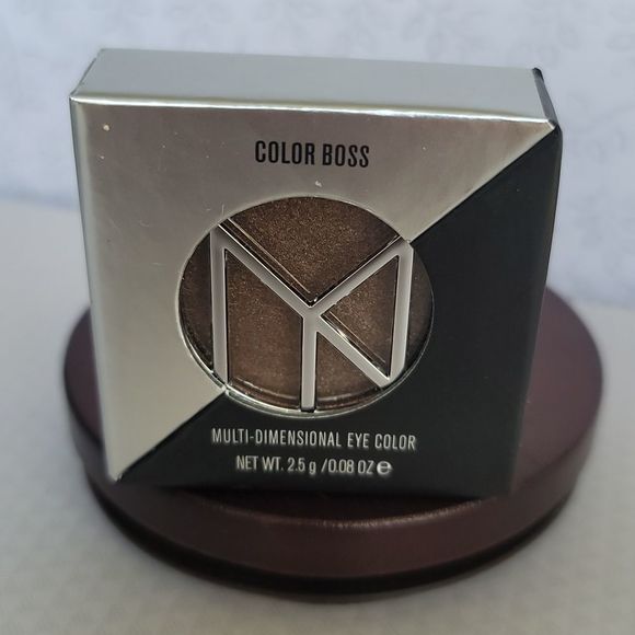 IL Makiage Multi Dimensional Eye Color - Color Boss - News Flash - Picture 1 of 8